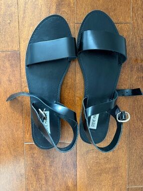 Steve Madden Black Leather Open-Toe Flat Sandals (US 11)